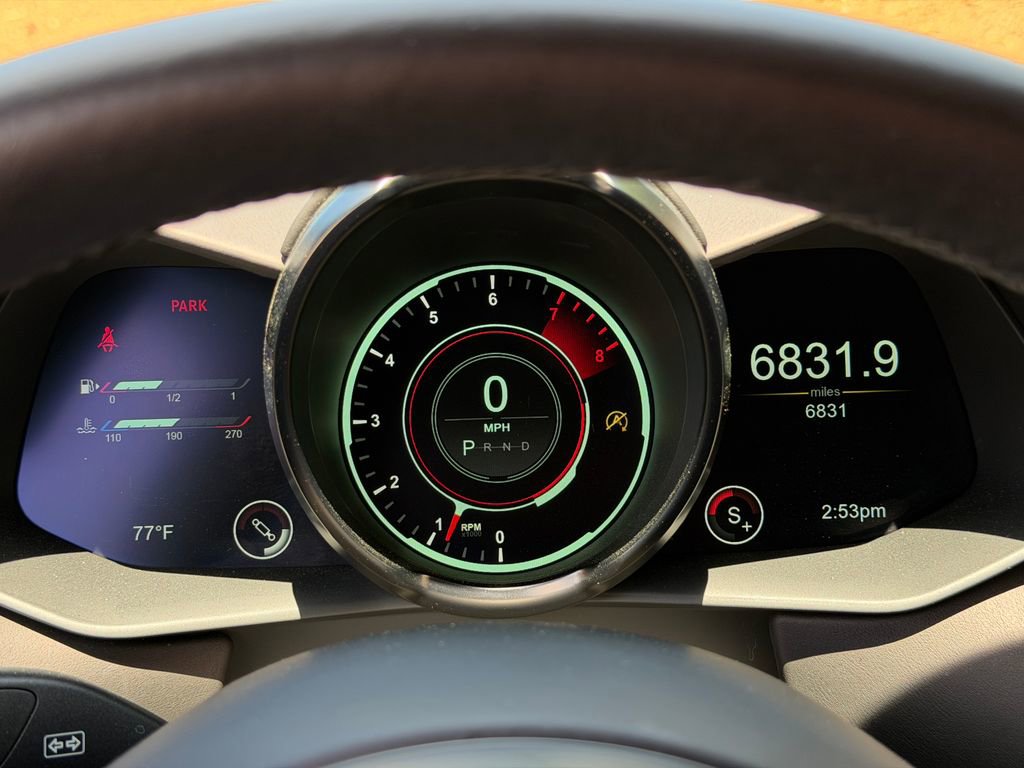 Used 2023 Aston Martin V8 Vantage Roadster RWD image 6