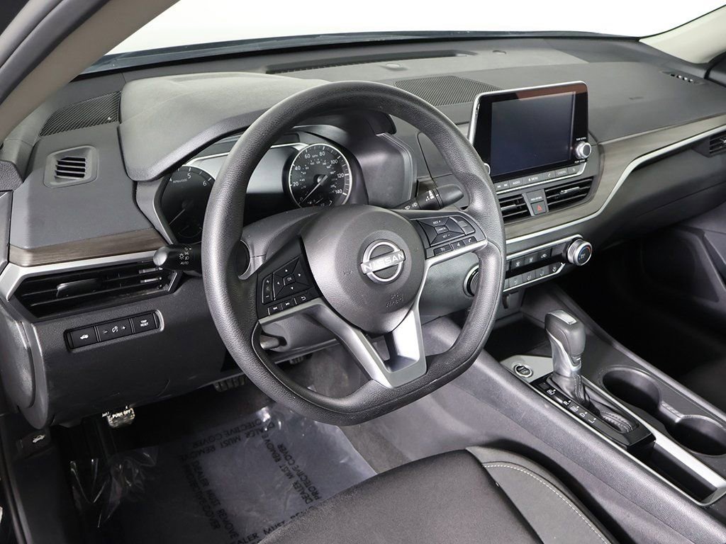 Used 2025 Nissan Altima 2.5 SV FWD image 21