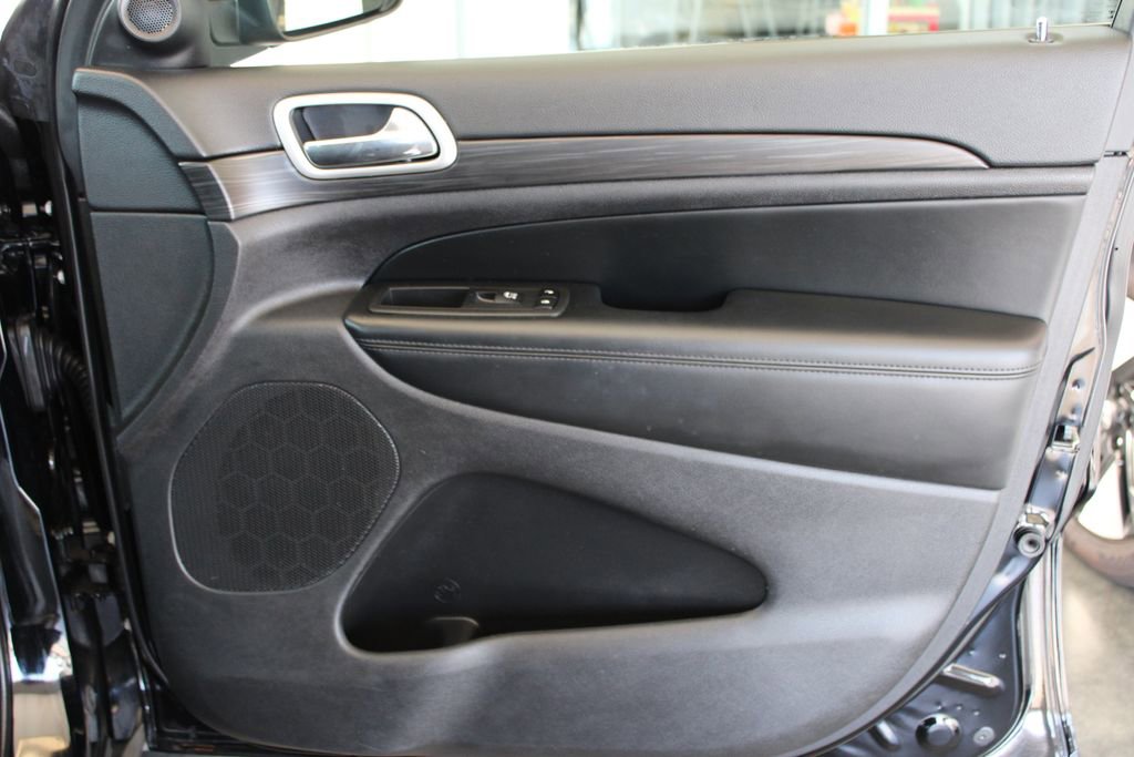 Used 2022 Jeep Grand Cherokee Laredo E AWD/4WD image 43