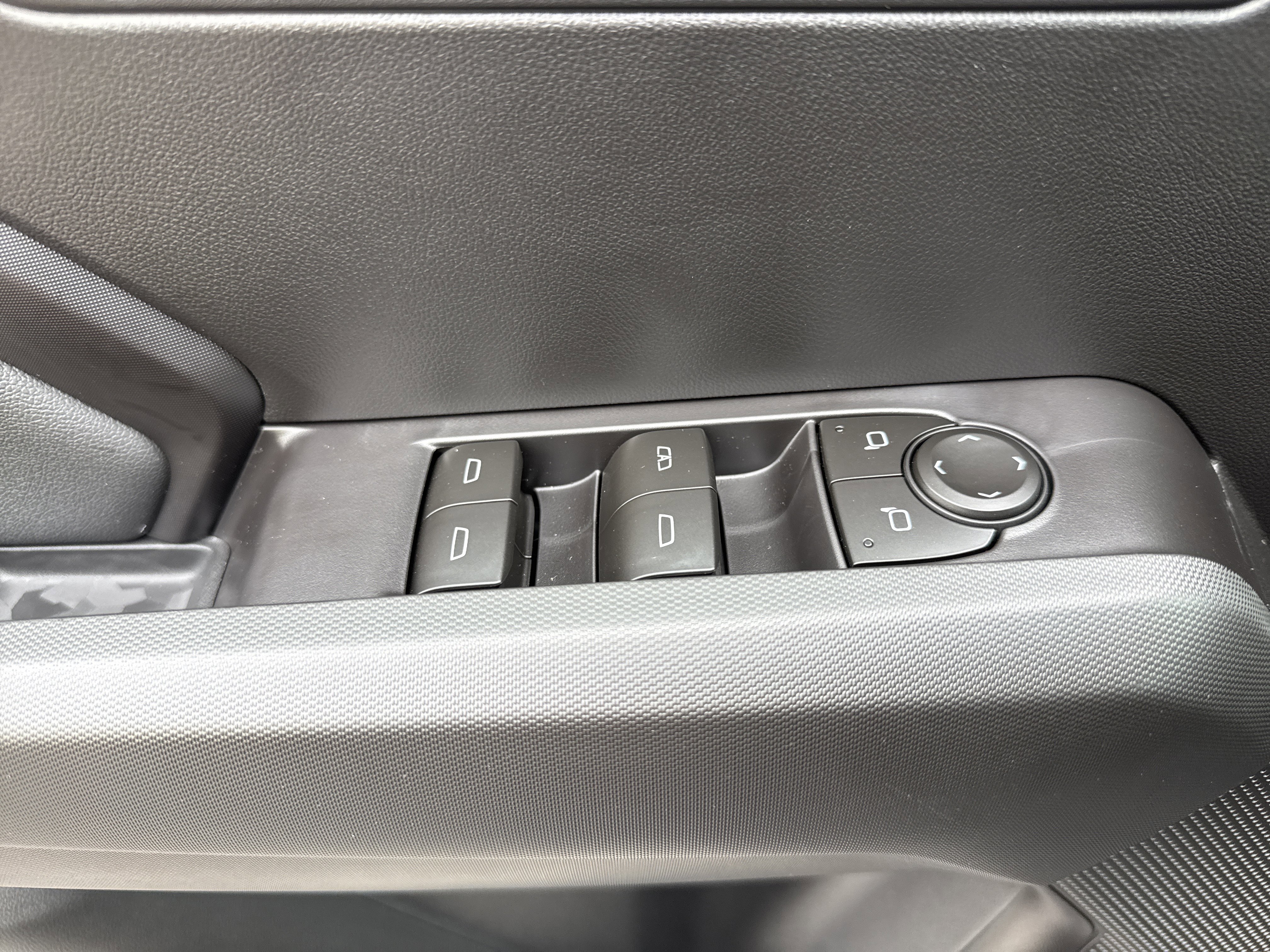 New 2026 GMC Canyon Elevation w/ Convenience Package image 15