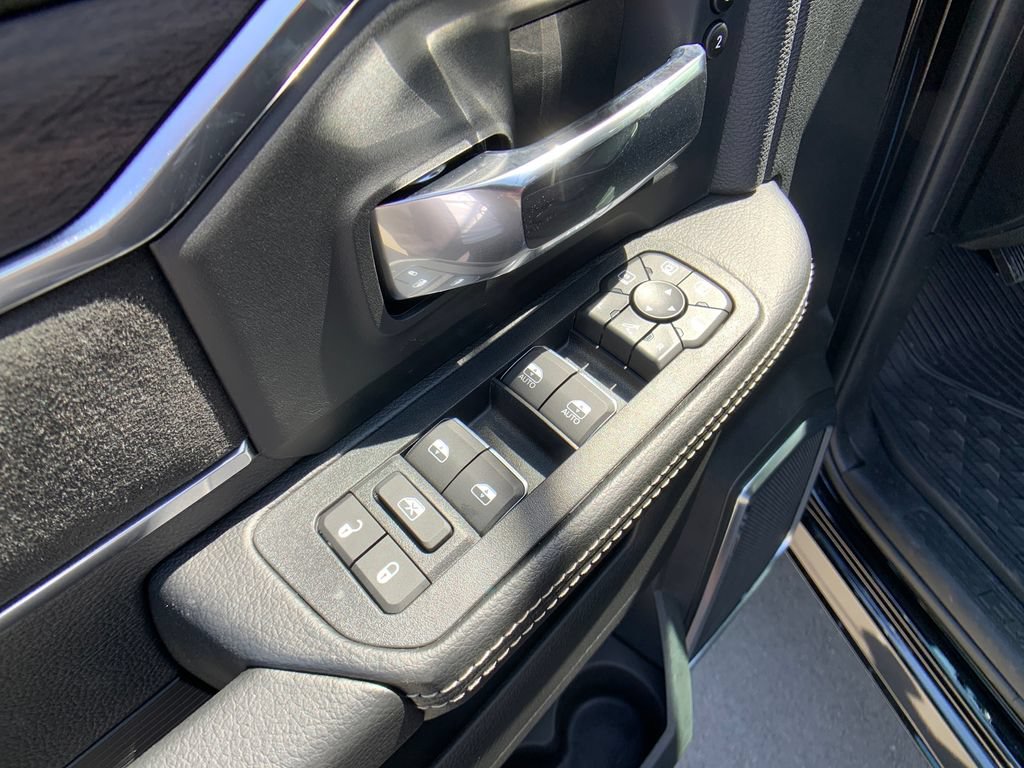 New 2026 RAM 2500 Laramie w/ Night Edition AWD/4WD image 11