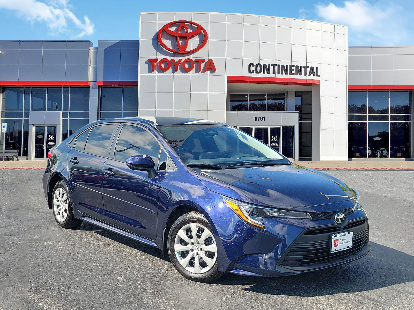 Certified 2025 Toyota Corolla LE FWD image 2
