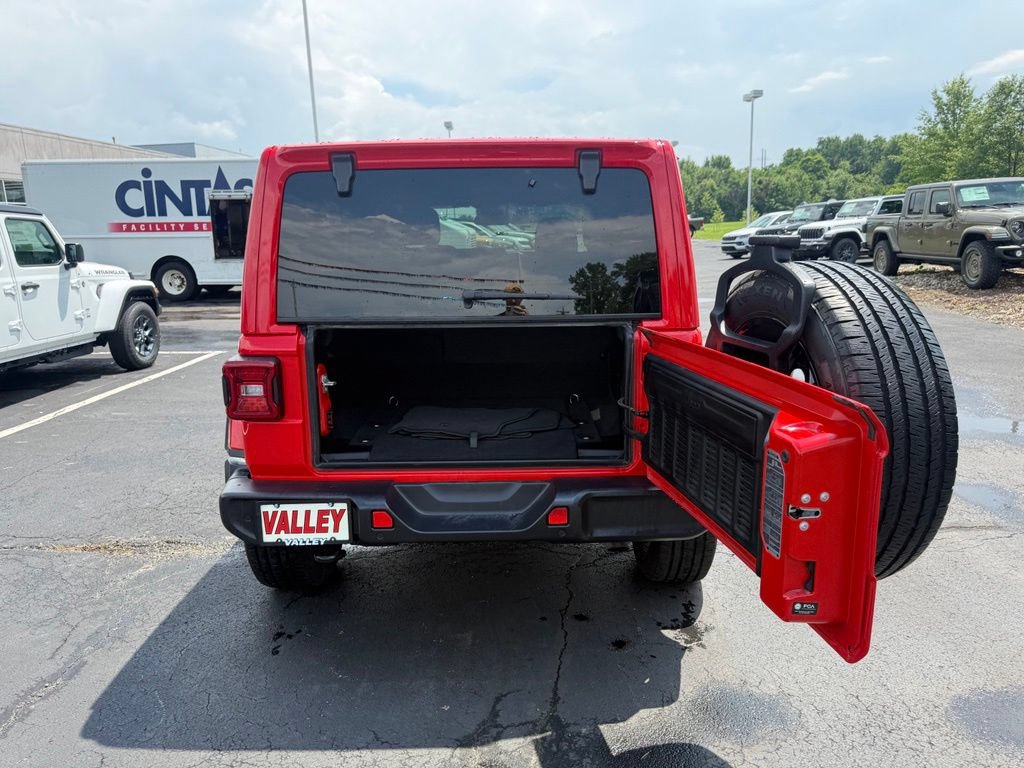 Used 2025 Jeep Wrangler Unlimited Sahara w/ Safety Group AWD/4WD image 43