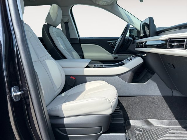 Used 2025 Lincoln Aviator Reserve w/ Jet Appearance Package image 17
