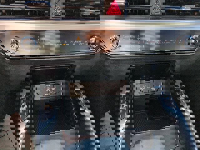 Used 2024 Kia Sorento S image 23