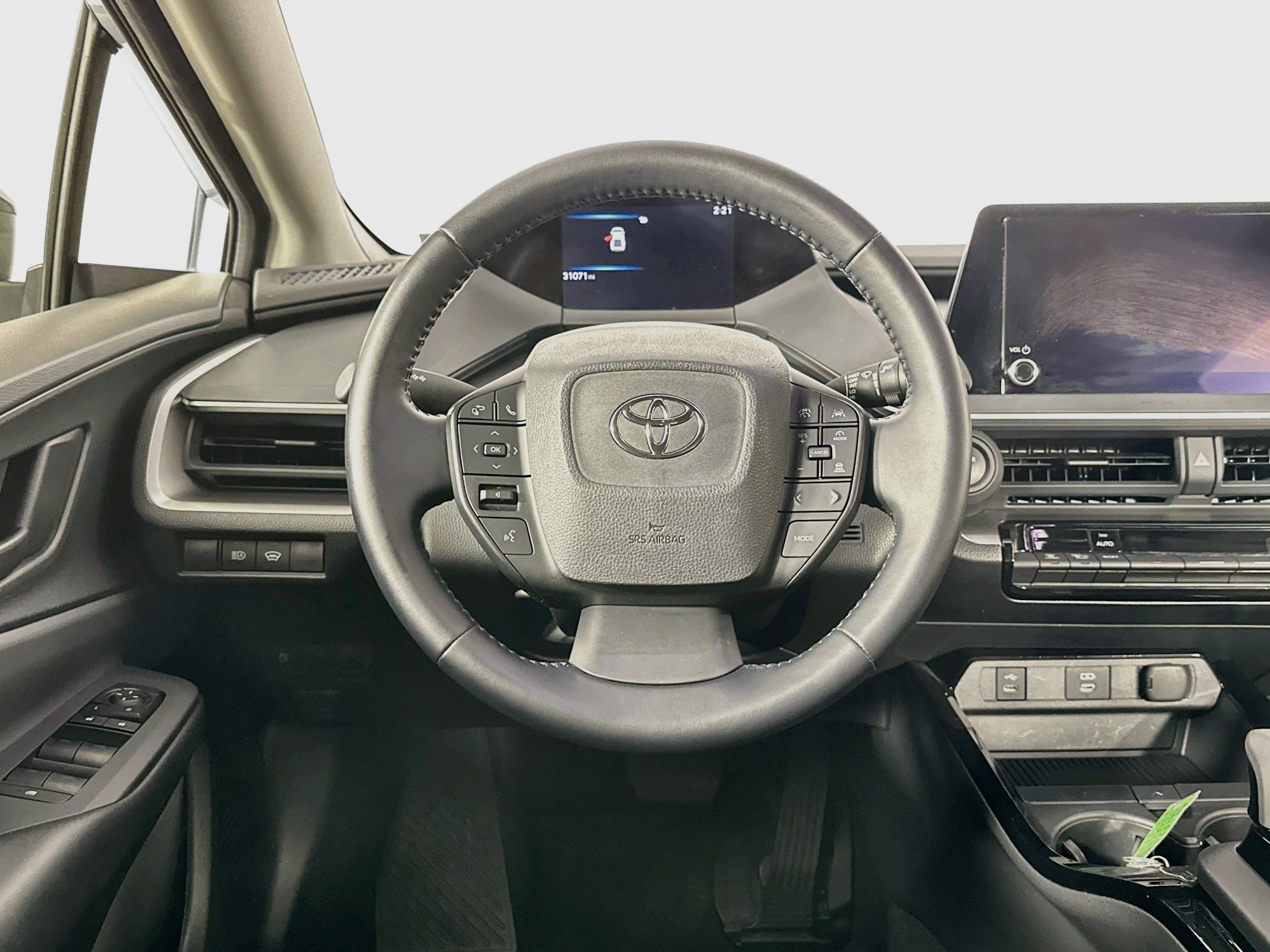 Used 2025 Toyota Prius LE FWD image 18