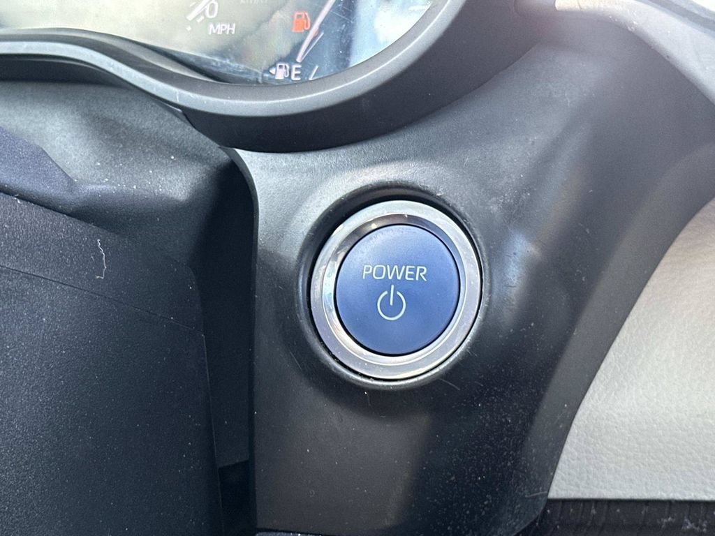 Used 2024 Toyota Sienna XLE FWD image 34
