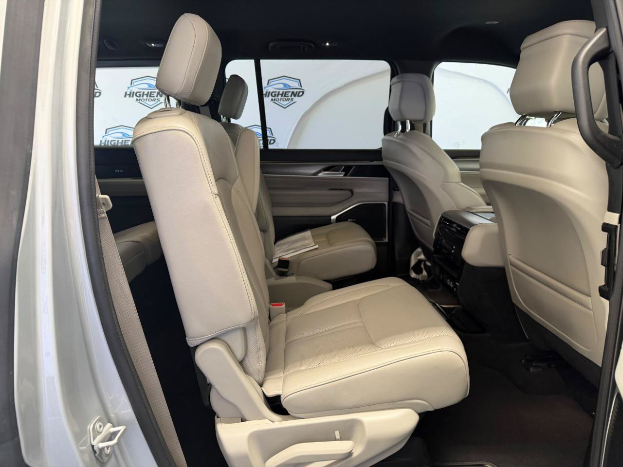 Used 2025 Jeep Wagoneer Series II AWD/4WD image 25