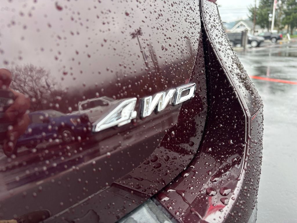 Used 2022 Ford Explorer XLT w/ Equipment Group 202A AWD/4WD image 32