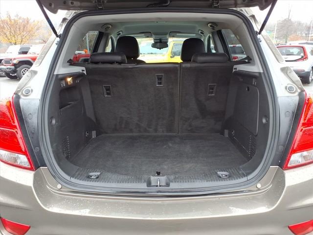 Used 2022 Chevrolet Trax LT w/ LT Convenience Package image 8