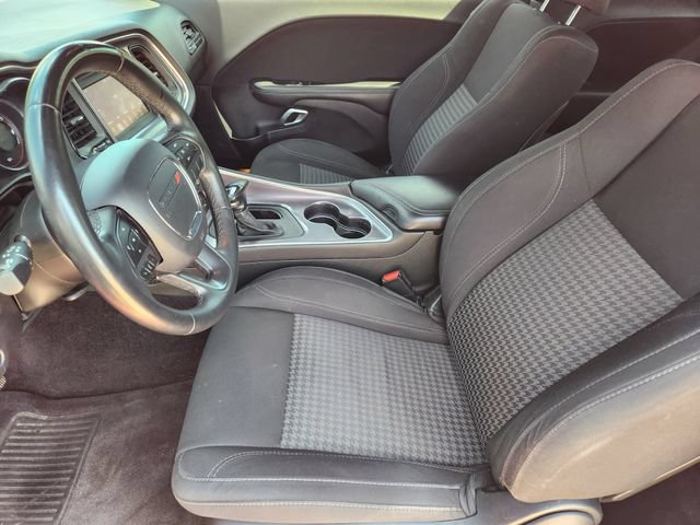 Used 2018 Dodge Challenger SXT RWD image 13