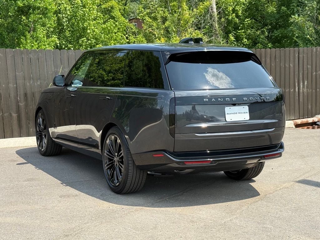 New 2026 Land Rover Range Rover Long Wheelbase SE AWD/4WD image 3