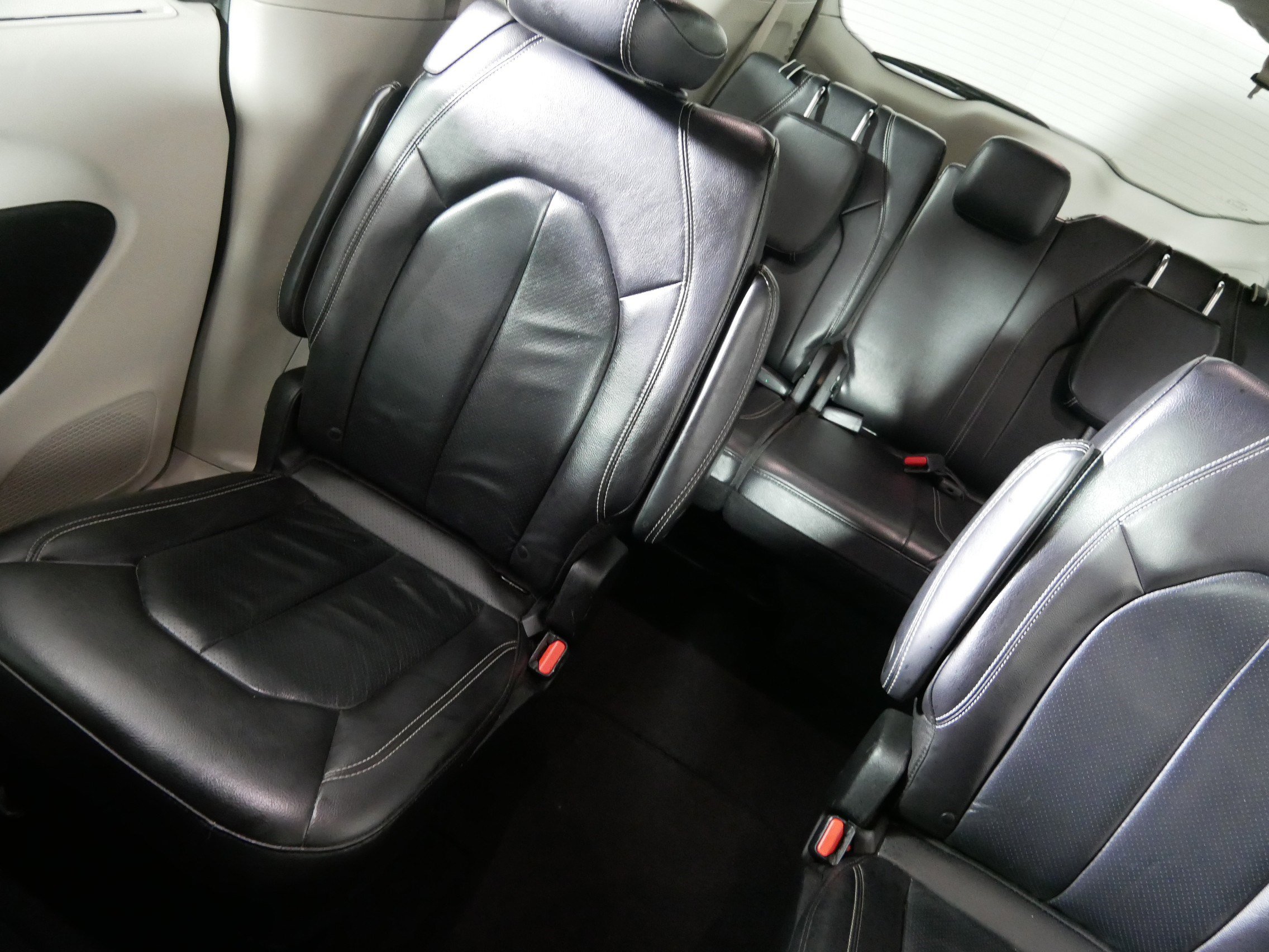 Used 2022 Chrysler Pacifica Touring-L image 12