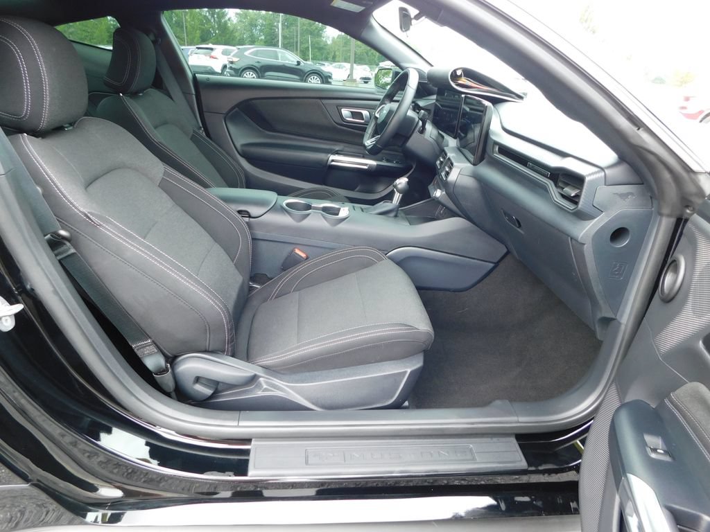 Used 2025 Ford Mustang Coupe RWD image 15