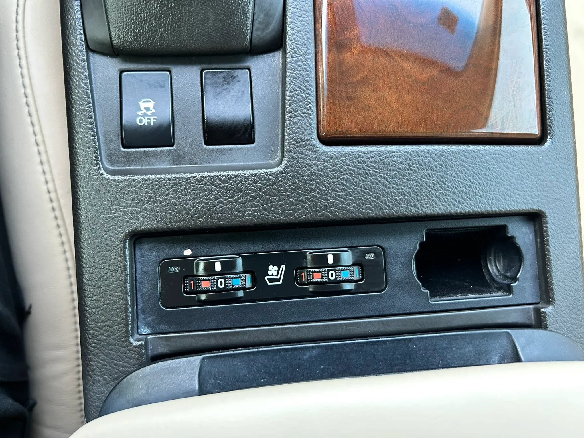 Used 2013 Lexus RX 350 FWD w/ Navigation Pkg image 25