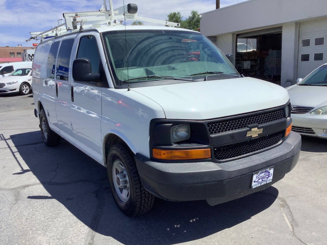 Used 2016 Chevrolet Express 2500 w/ Cold Climate Package RWD image 3