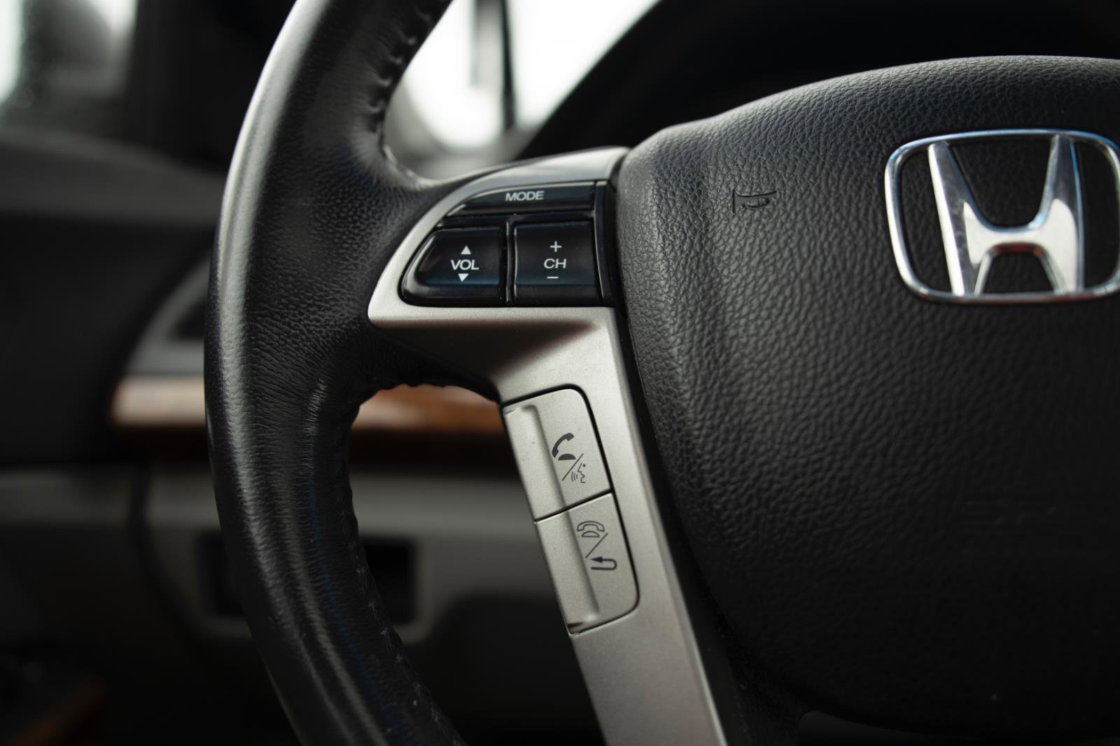 Used 2011 Honda Accord EX-L image 6