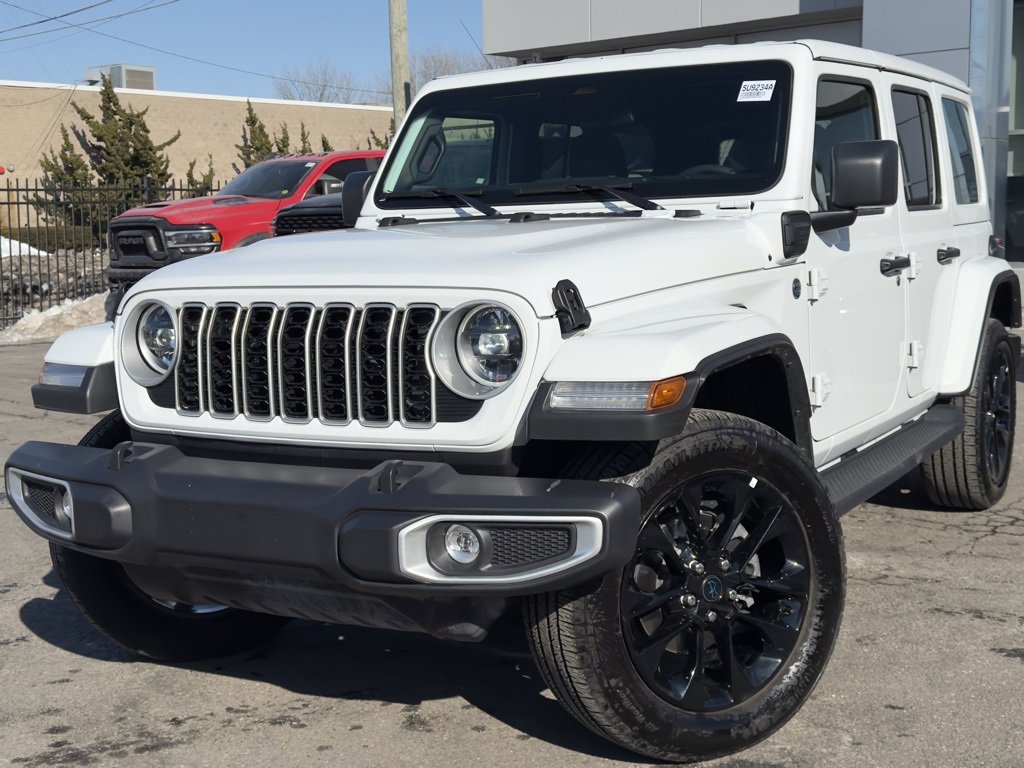 Used 2025 Jeep Wrangler Unlimited Sahara image 3