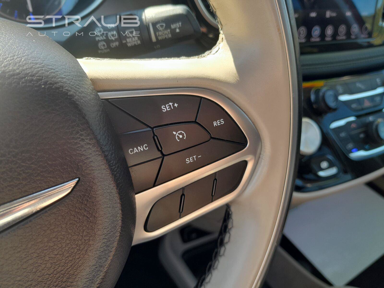 Used 2019 Chrysler Pacifica Limited FWD image 15