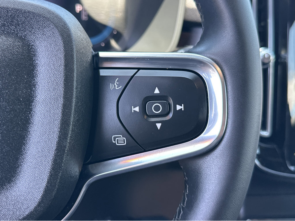 Used 2023 Volvo XC40 Recharge Plus image 23