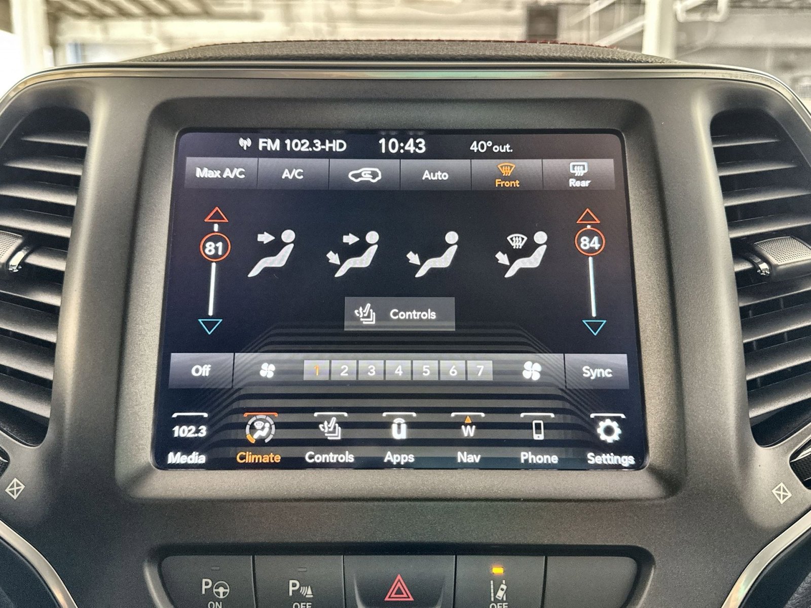 Used 2023 Jeep Cherokee Trailhawk w/ Sun & Sound Group image 21