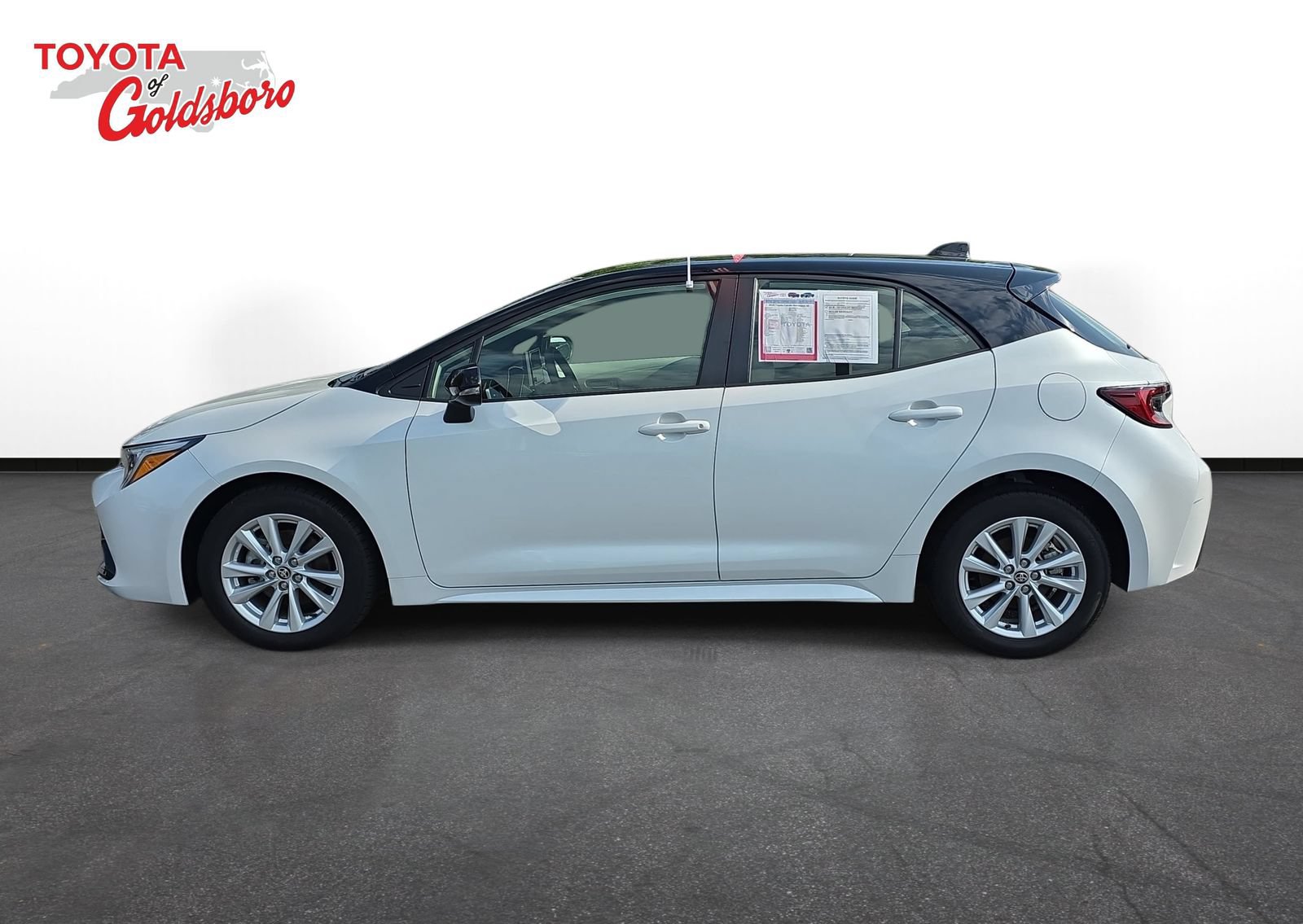 Used 2025 Toyota Corolla SE FWD image 8