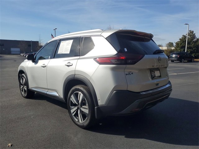 Used 2023 Nissan Rogue SL w/ SL Premium Package image 6