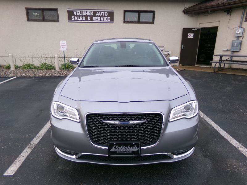 Used 2018 Chrysler 300 Limited image 8