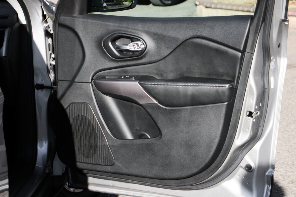 Used 2021 Jeep Cherokee Latitude Lux image 37