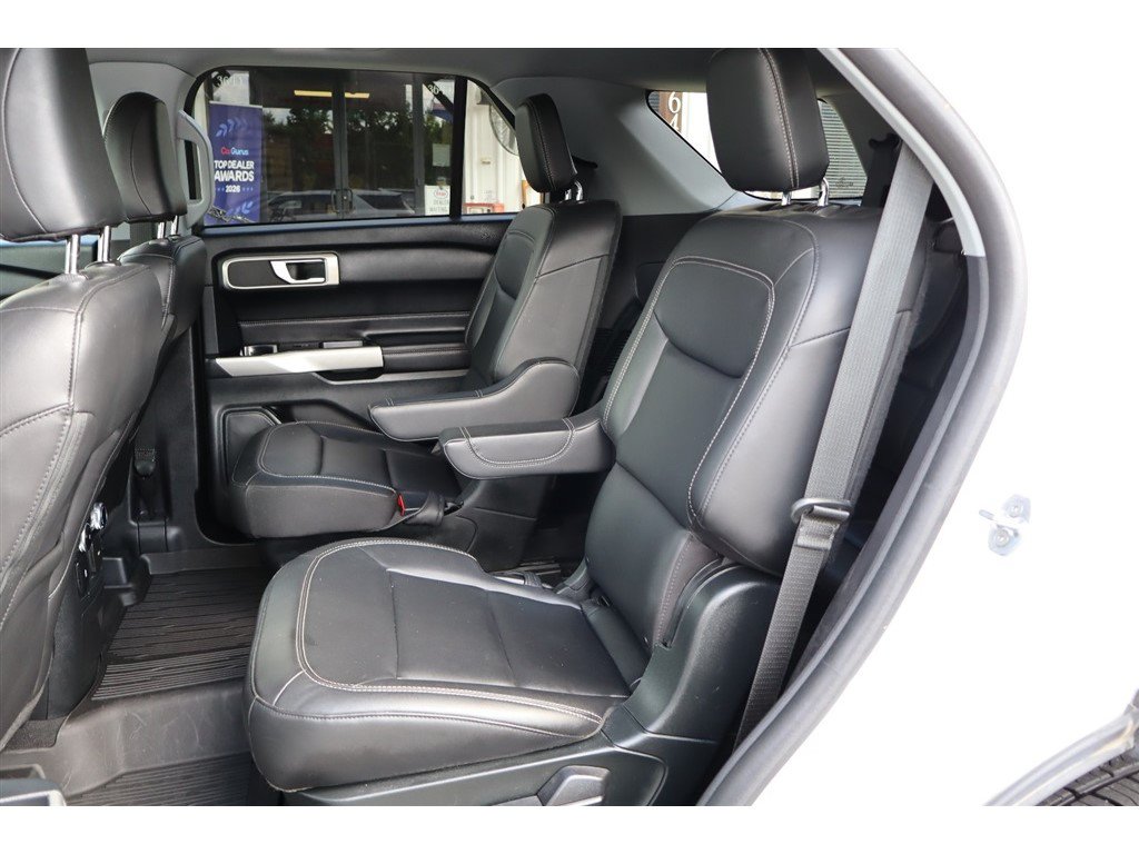 Used 2022 Ford Explorer XLT w/ Equipment Group 202A RWD image 12