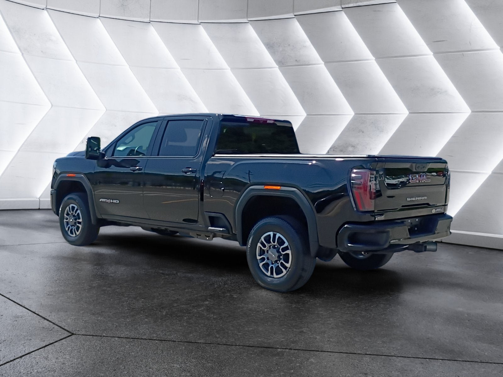 Used 2025 GMC Sierra 2500 AT4 AWD/4WD image 4