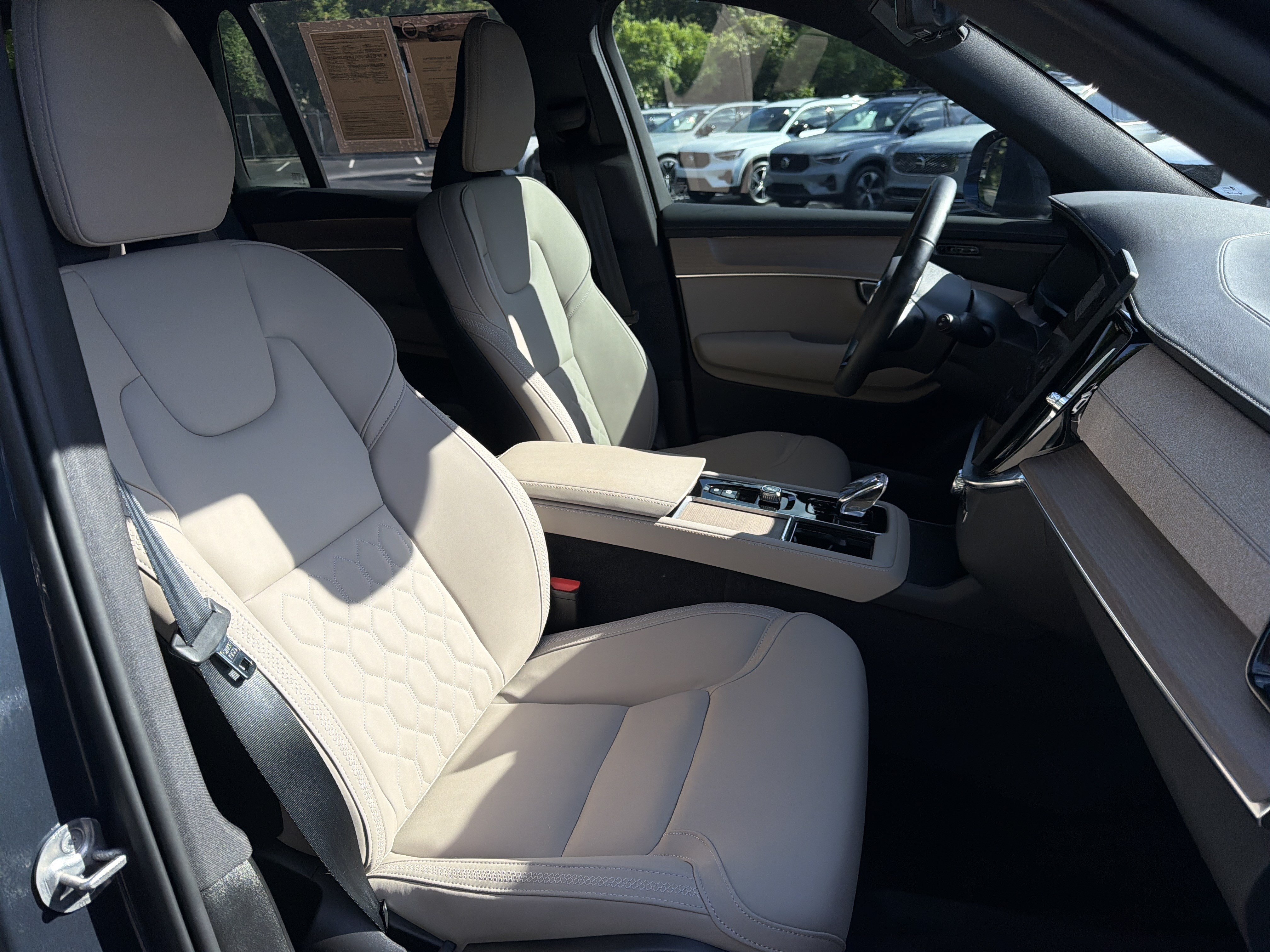 Certified 2026 Volvo XC90 B6 Plus w/ Protection Package Premier AWD/4WD image 35