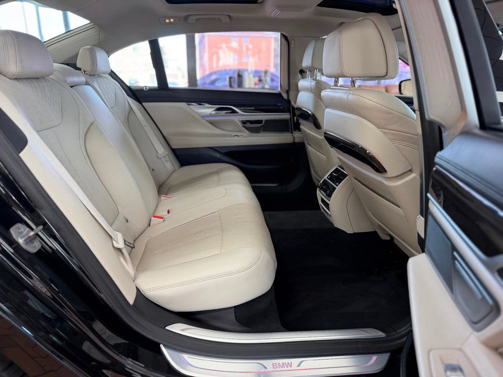 Used 2020 BMW 750i xDrive w/ Executive Package AWD/4WD image 18