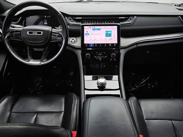 Used 2022 Jeep Grand Cherokee Overland w/ Luxury Tech Group IV RWD image 16