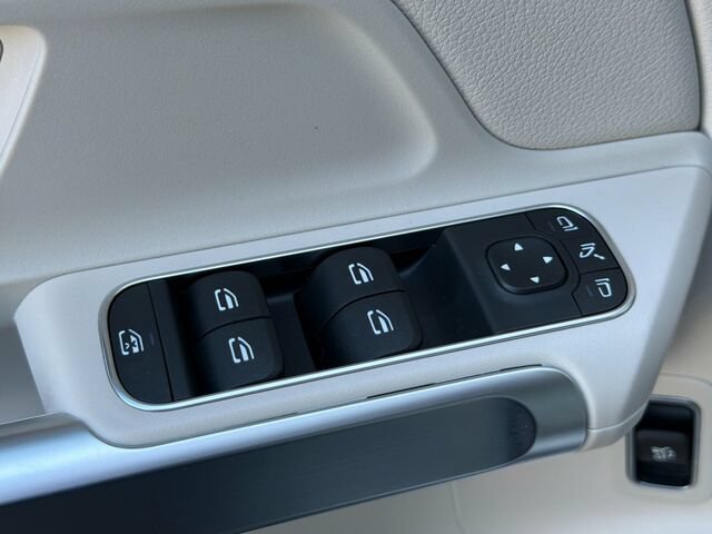 Certified 2025 Mercedes-Benz GLB 250 image 14