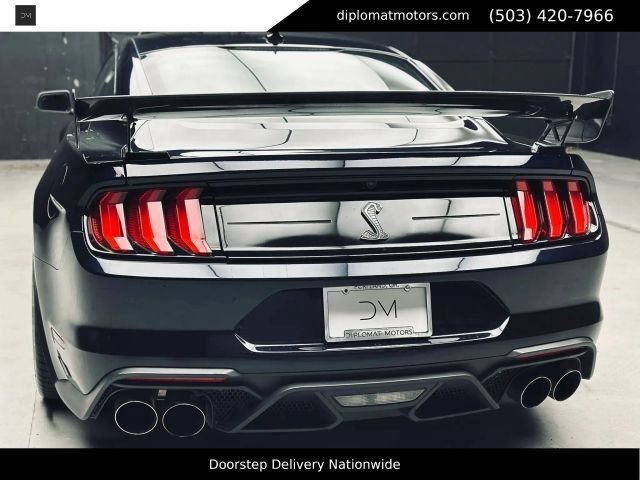 Used 2021 Ford Mustang Shelby GT500 w/ Carbon Fiber Track Pack RWD image 16
