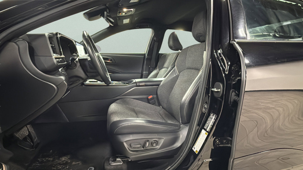 Used 2024 Toyota Crown Limited image 15