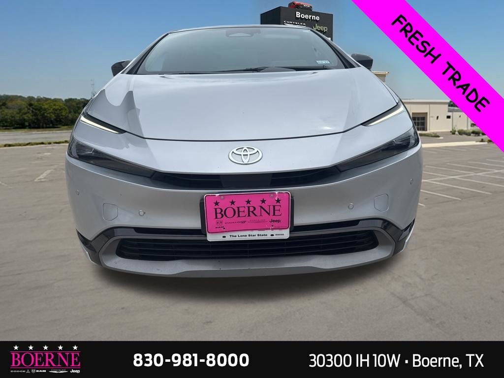 Used 2024 Toyota Prius XLE FWD image 5