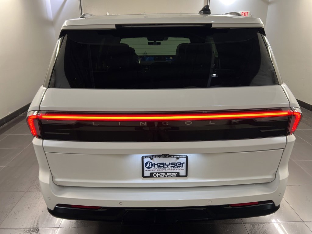 New 2026 Lincoln Navigator Reserve image 5