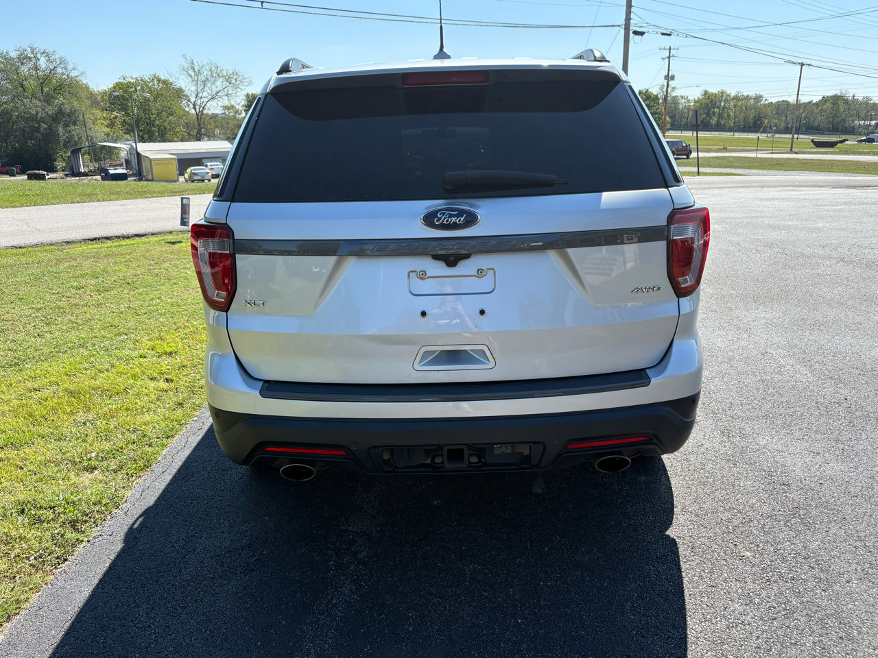 Used 2019 Ford Explorer XLT w/ Equipment Group 202A image 3
