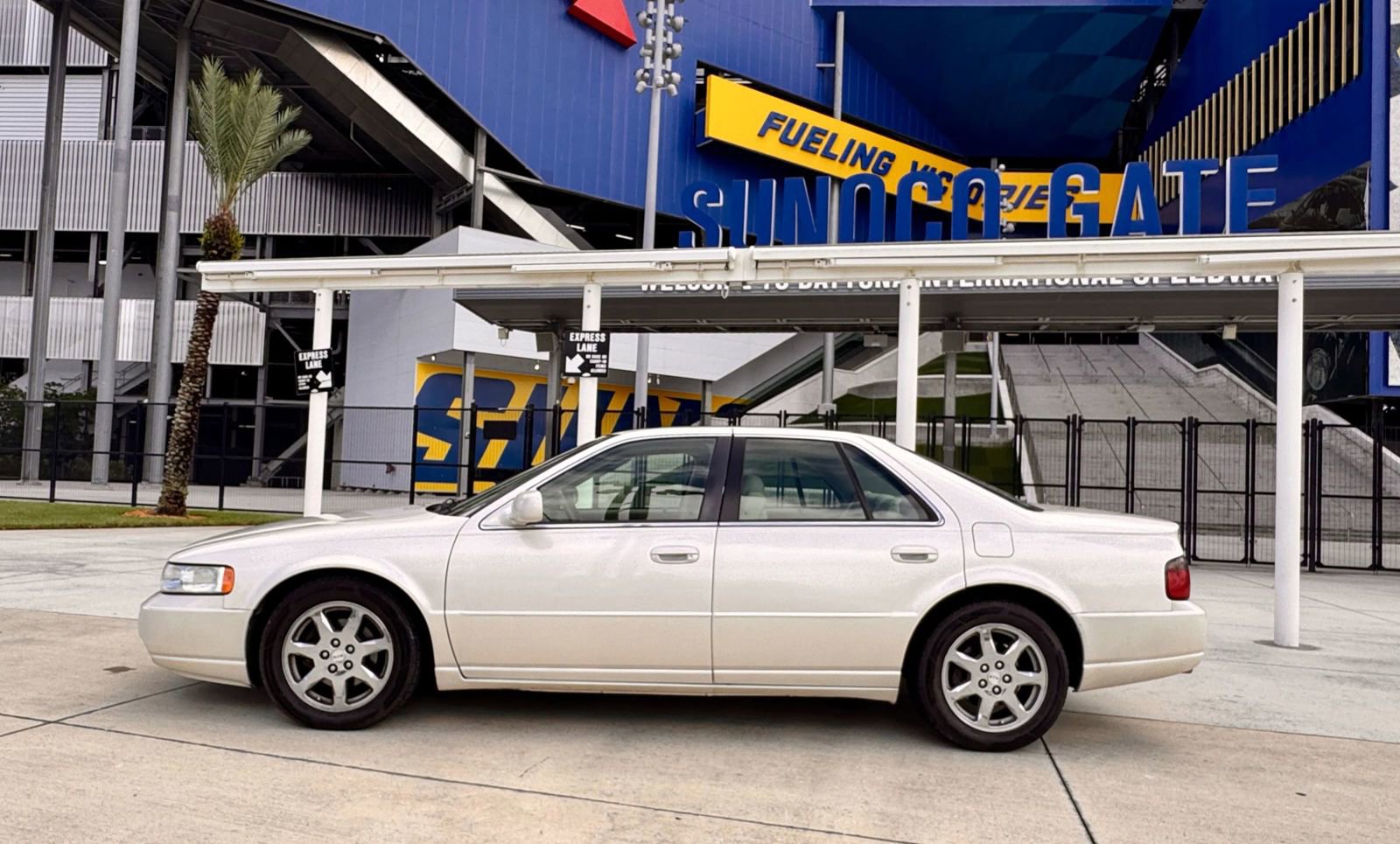 Used 2003 Cadillac Seville STS w/ Preferred Equipment Group image 2