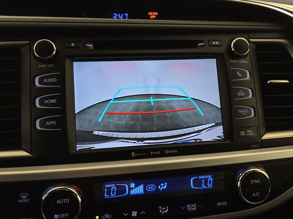 Used 2017 Toyota Highlander SE image 27