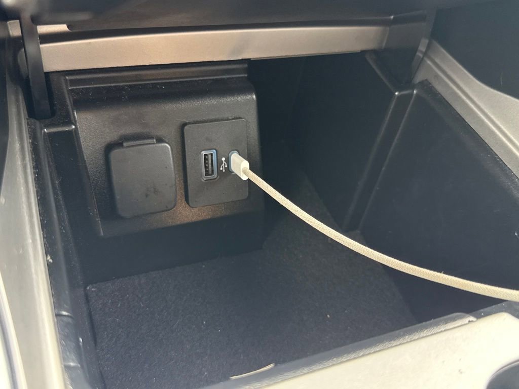 Used 2023 Ford Explorer Limited w/ Limited Technology Package image 35