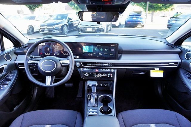 Certified 2025 Hyundai Sonata SE image 17