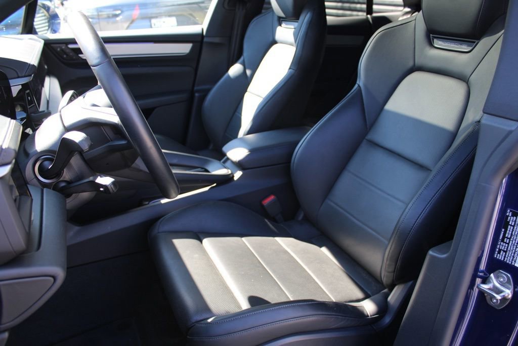 Certified 2024 Porsche Macan 4 Electric image 5