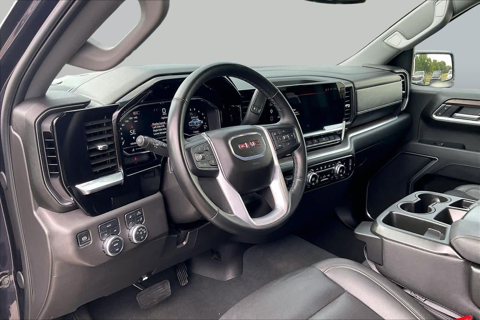 Used 2025 GMC Sierra 1500 SLT AWD/4WD image 17