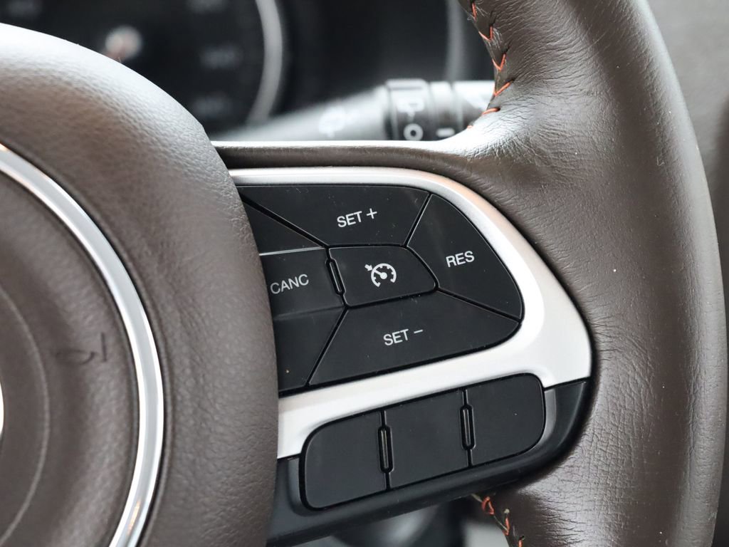 Used 2016 Jeep Renegade Latitude AWD/4WD image 18