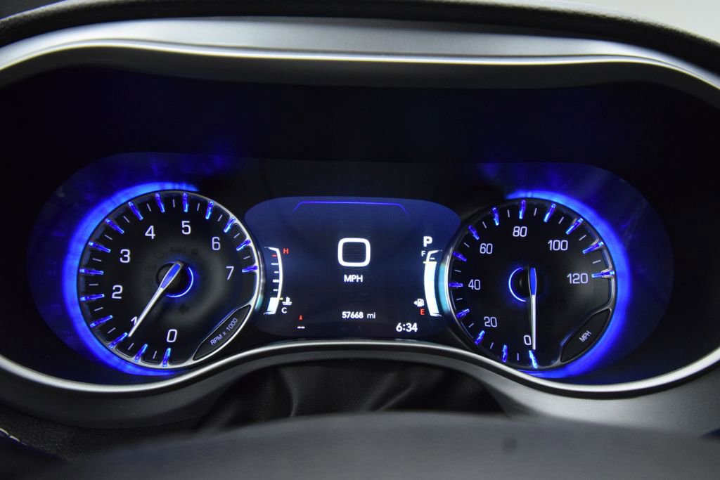 Used 2023 Chrysler Pacifica Touring FWD image 19