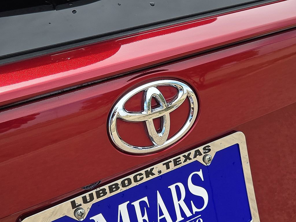 Used 2022 Toyota RAV4 XLE FWD image 12