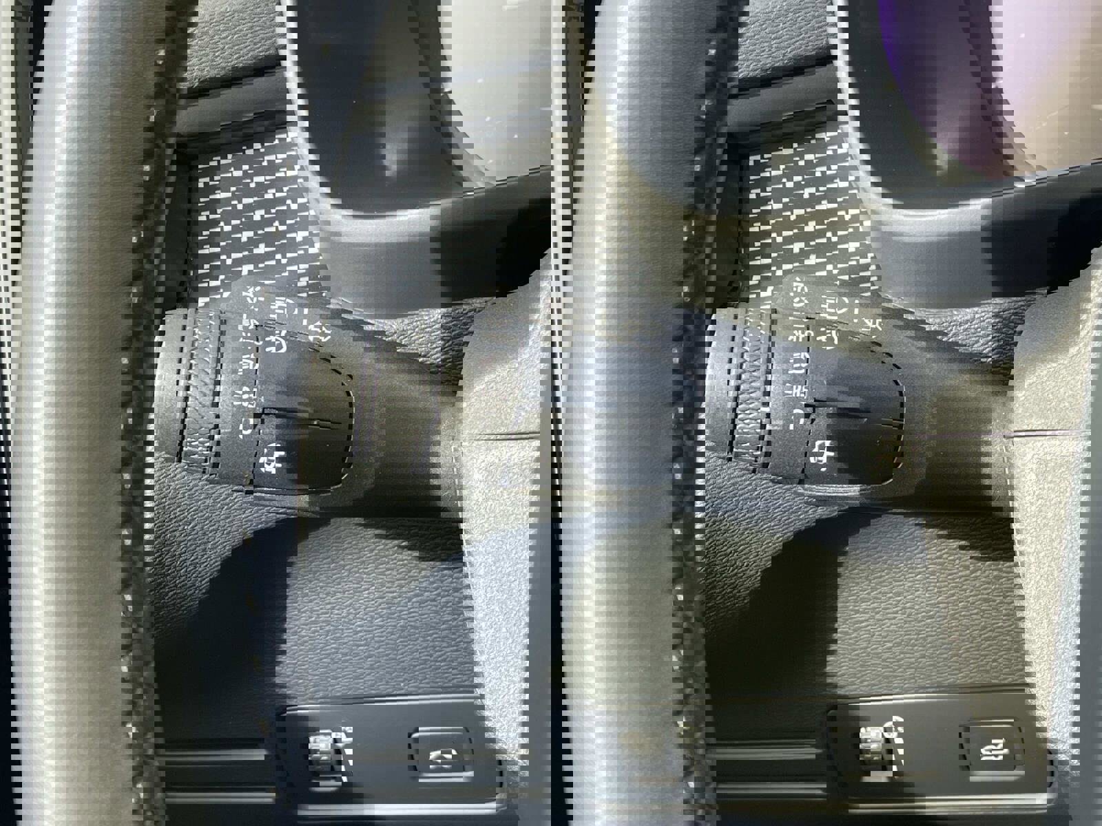 Certified 2022 Volvo XC40 P8 Recharge Plus image 24